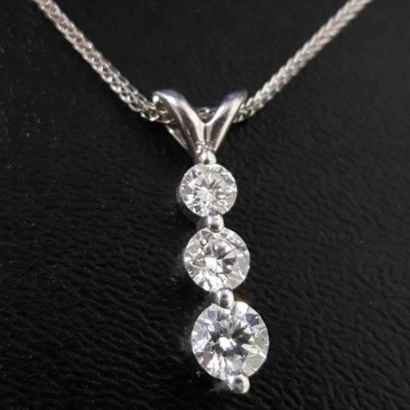 Jewelry - Gorgeous 3 Diamond Drop Necklace